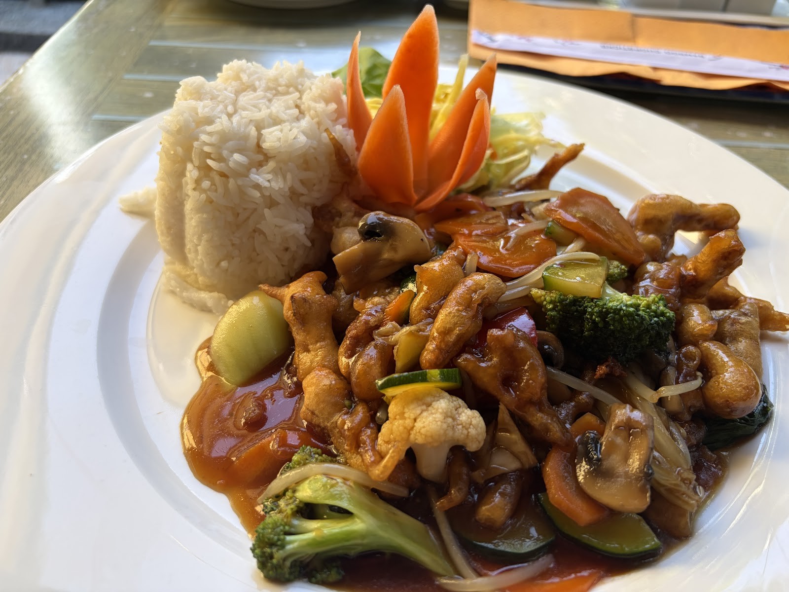 Tau Vegan Restaurant: food & drinks