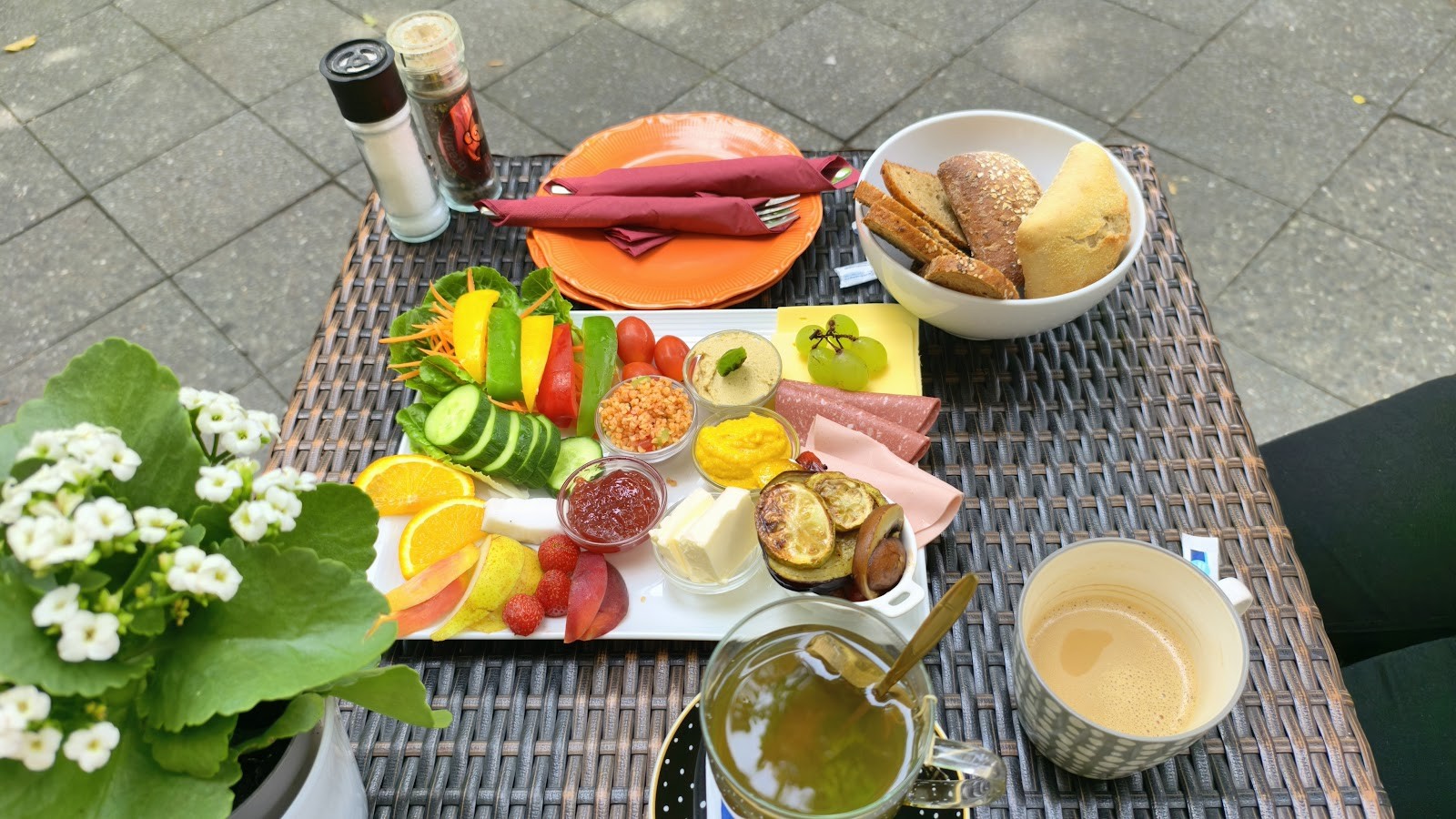Monkey Mind: food & drinks