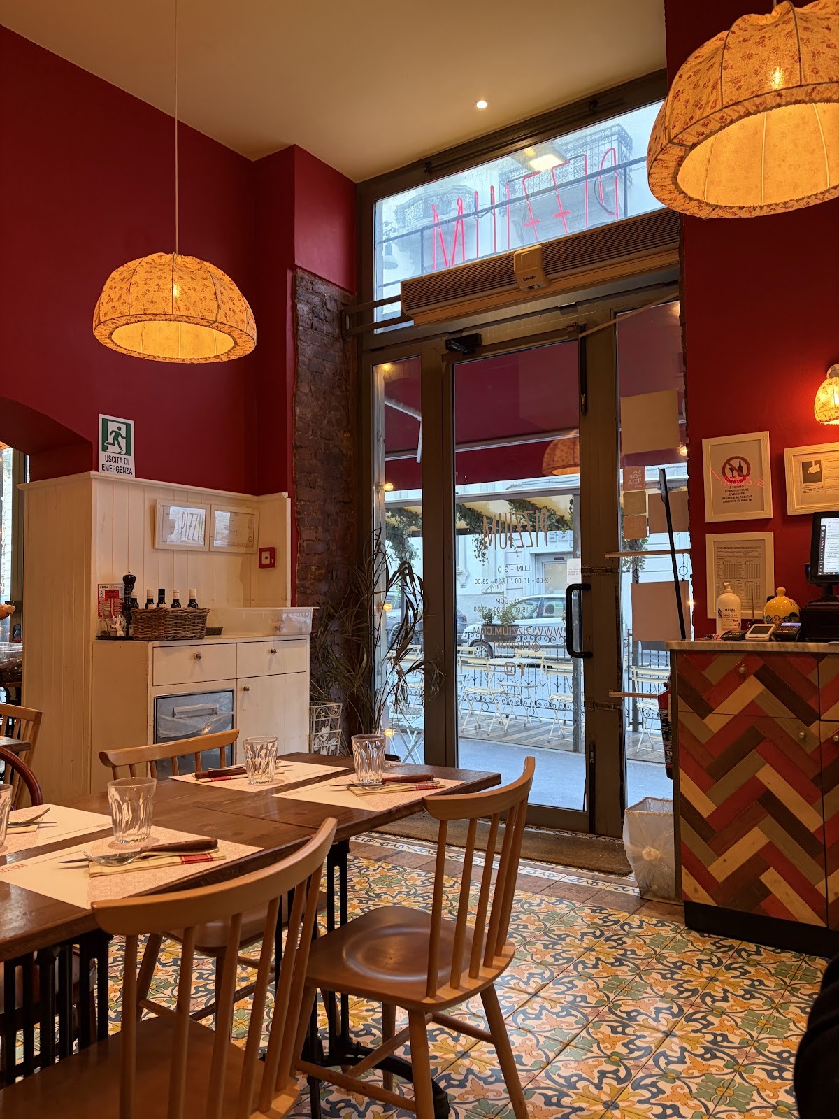 Pizzium - Via Arco: the place