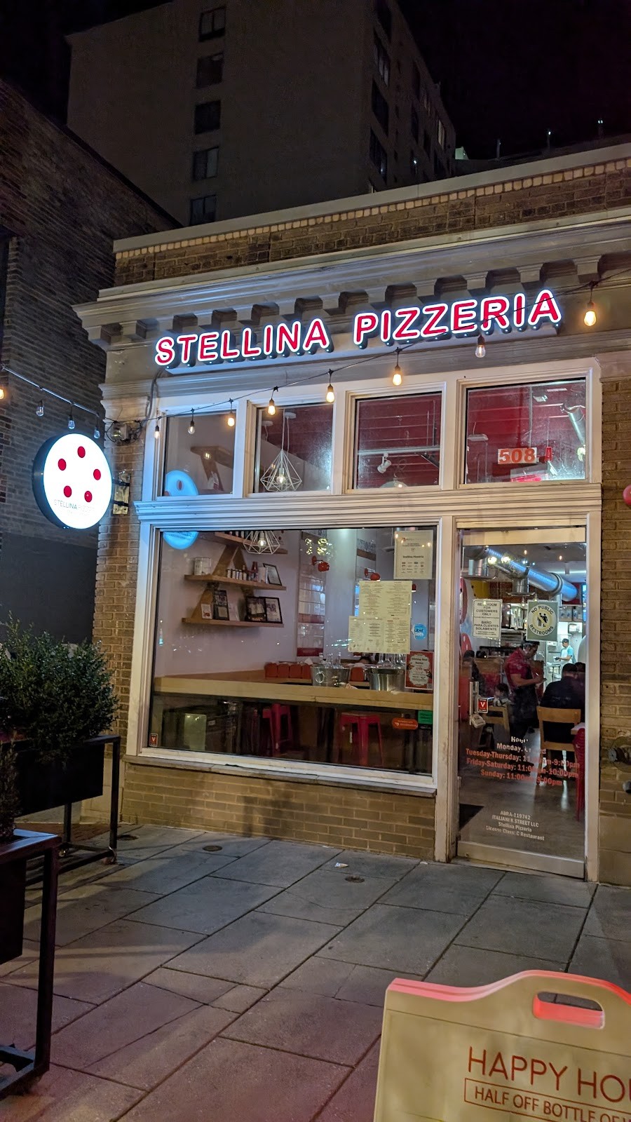 Stellina Pizzeria: the place