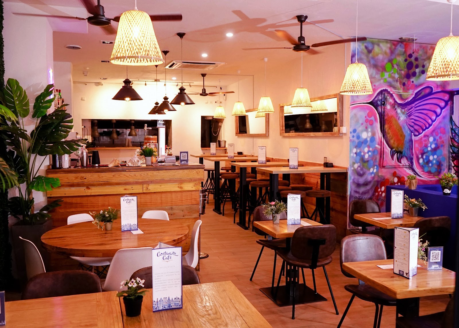 Costanza Cafe: the place