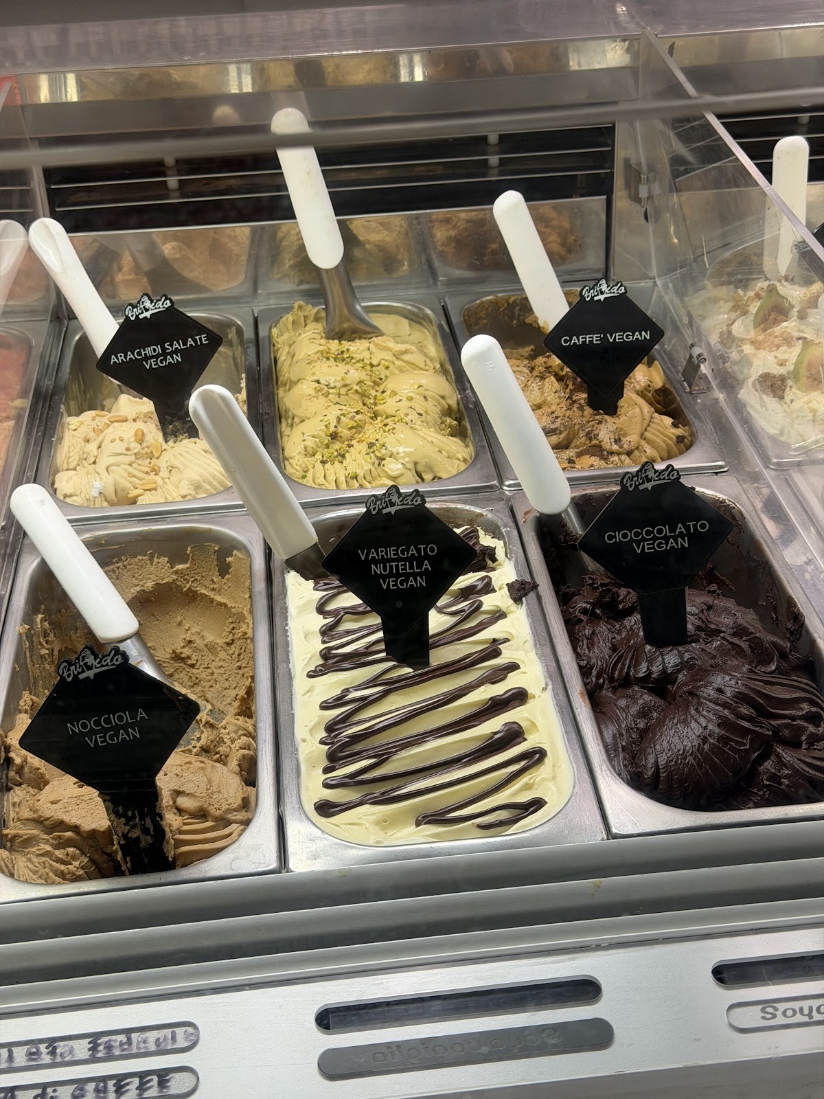 Brivido Gelateria: food & drinks
