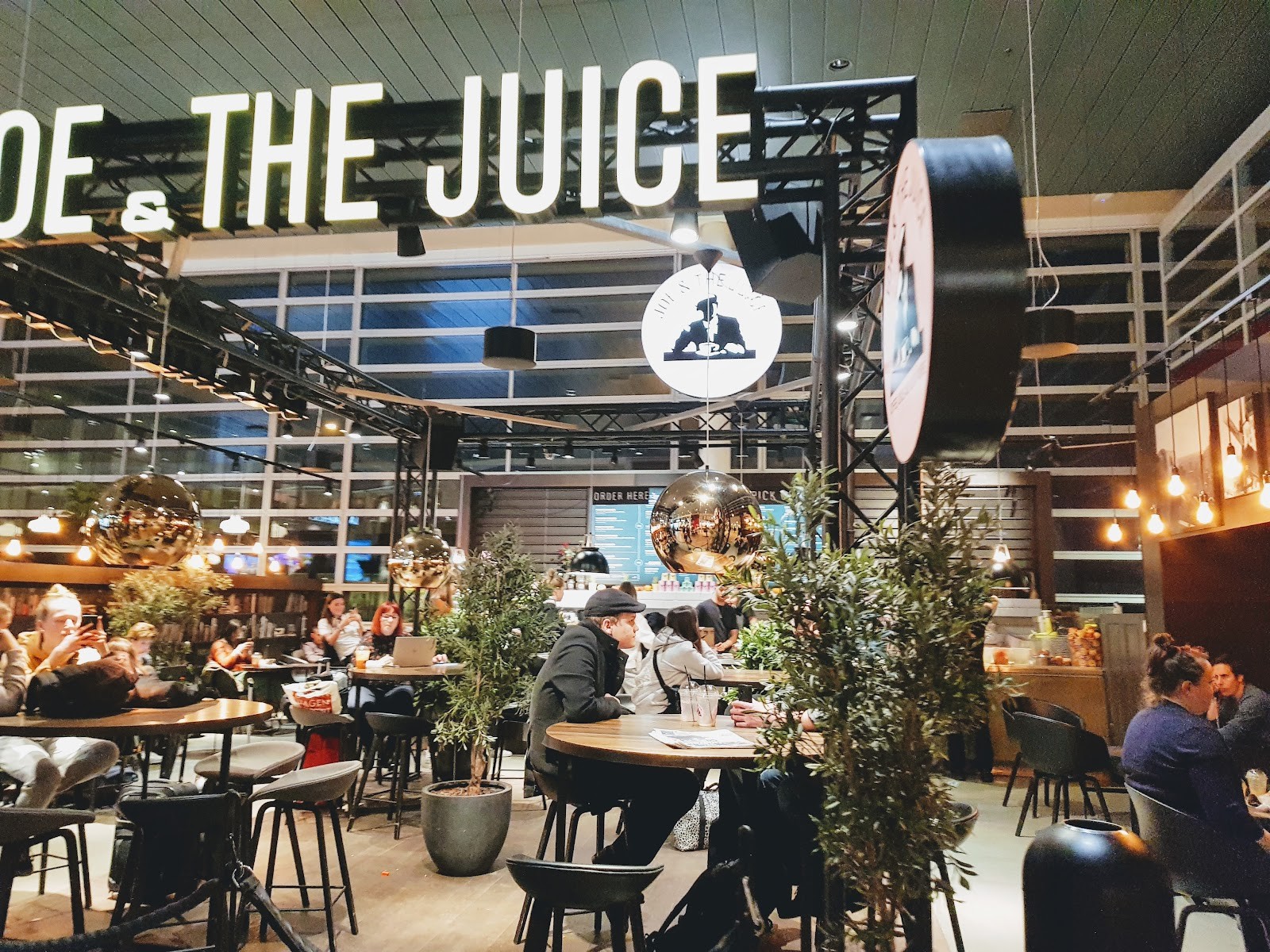 Joe & The Juice - Baggage Claim: the place