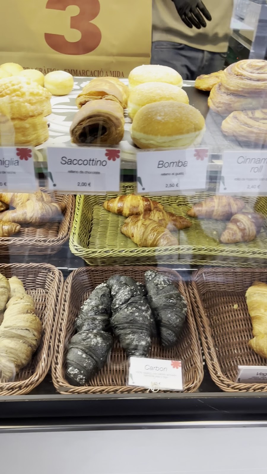 Crois Spazio Bar | Croissantería & Cafetería Italiana: food & drinks