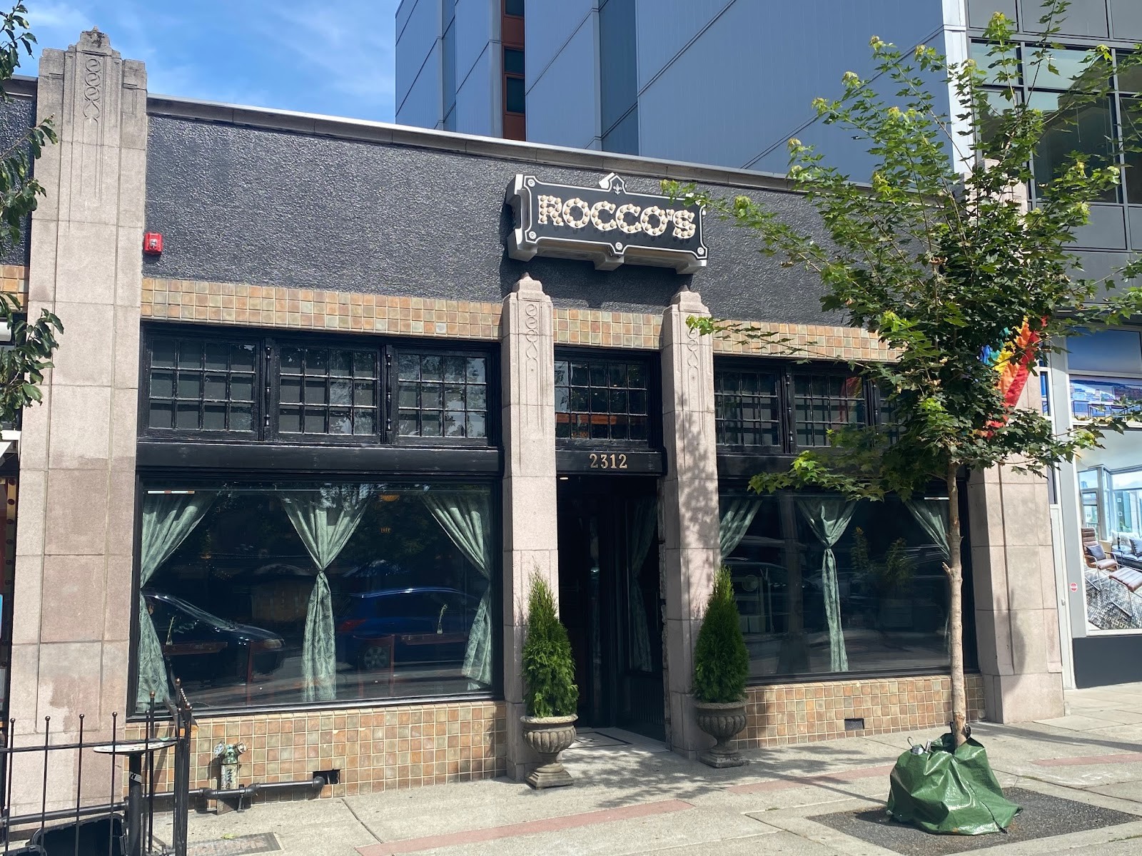 ROCCO'S: the place