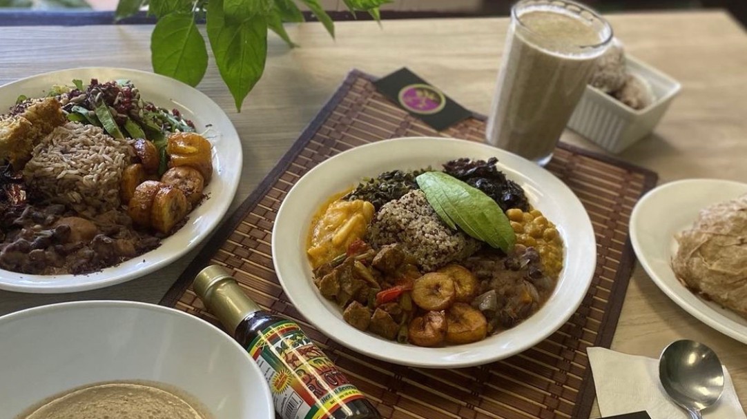 V's Caribbean Restaurant Inc.: food & drinks