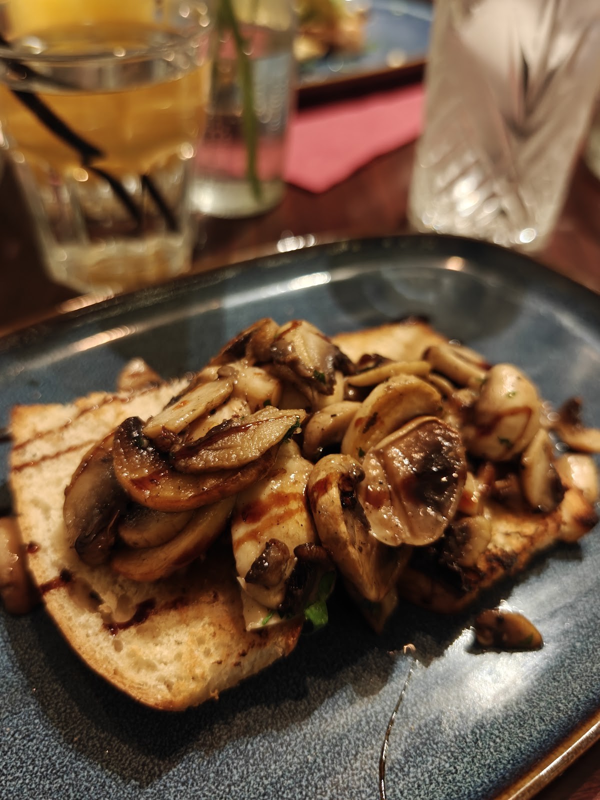 La Luna Restaurant: food & drinks