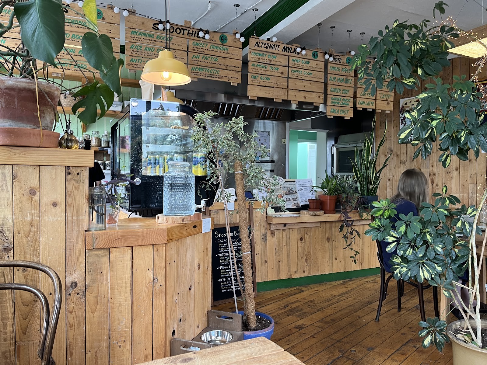 Earthlings - The healing Cafe: the place
