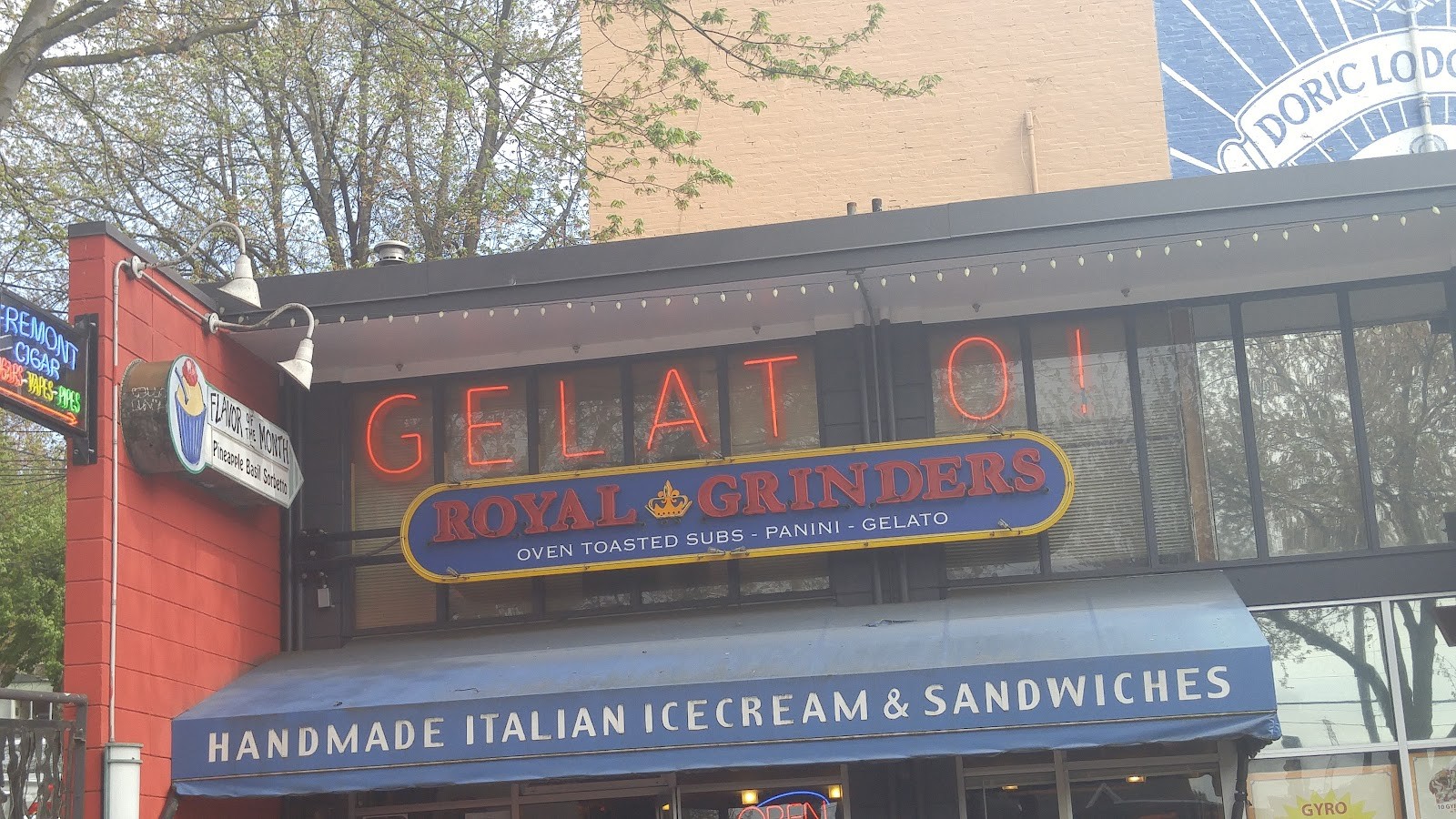 Royal Grinders: the place