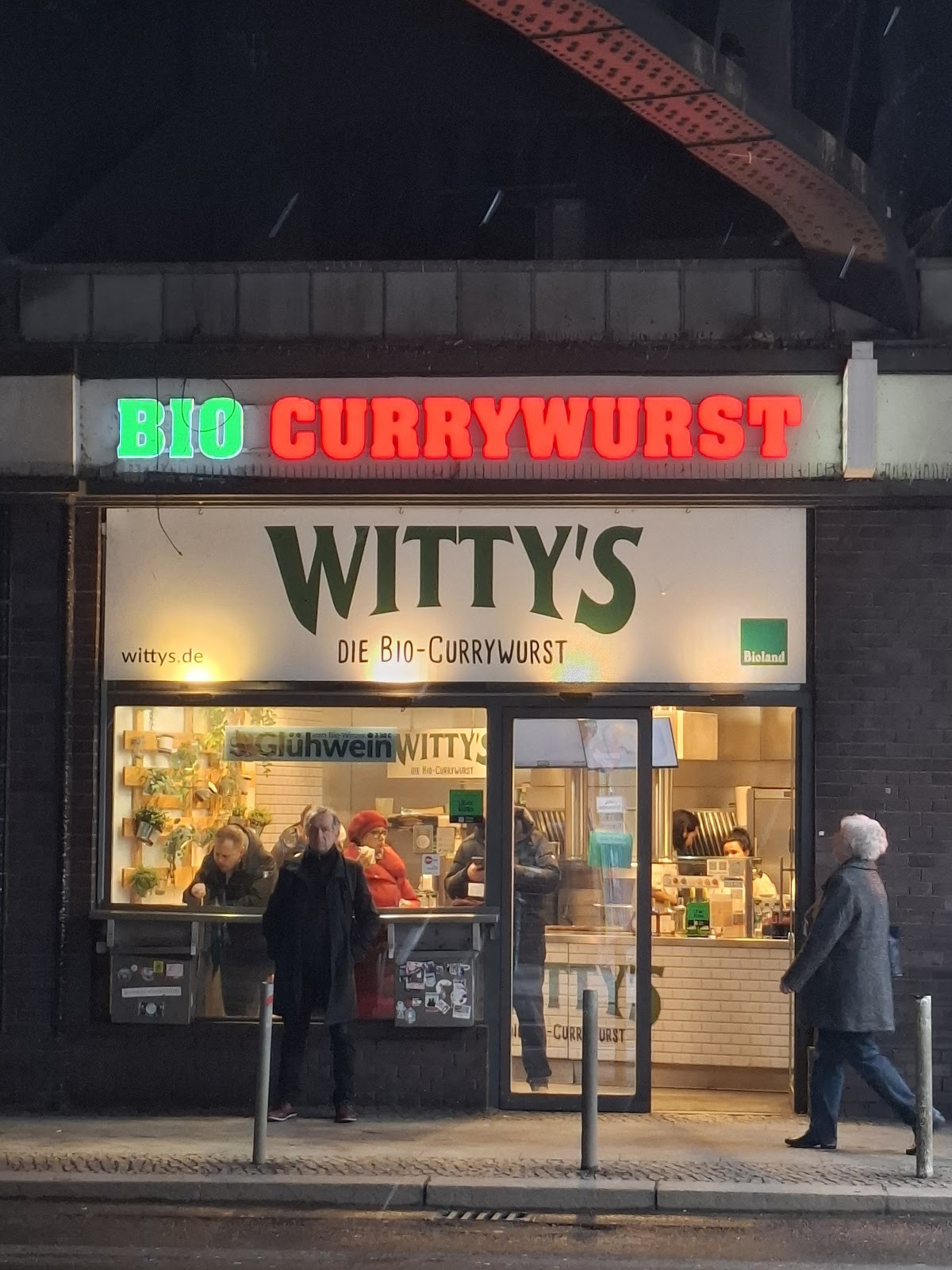 Witty's Currywurst: the place