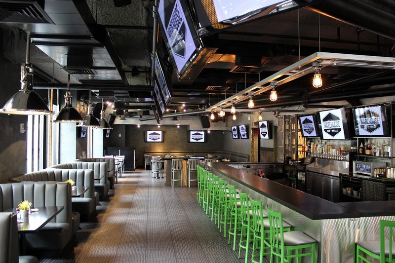 Warehouse Kitchen + Sports Bar: photo