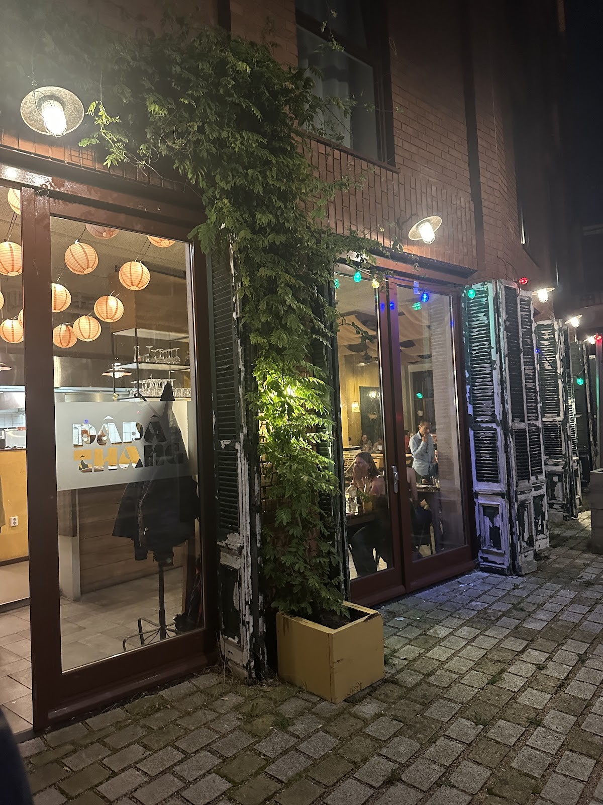Papa Thang’s Streetfood Bistro: the place