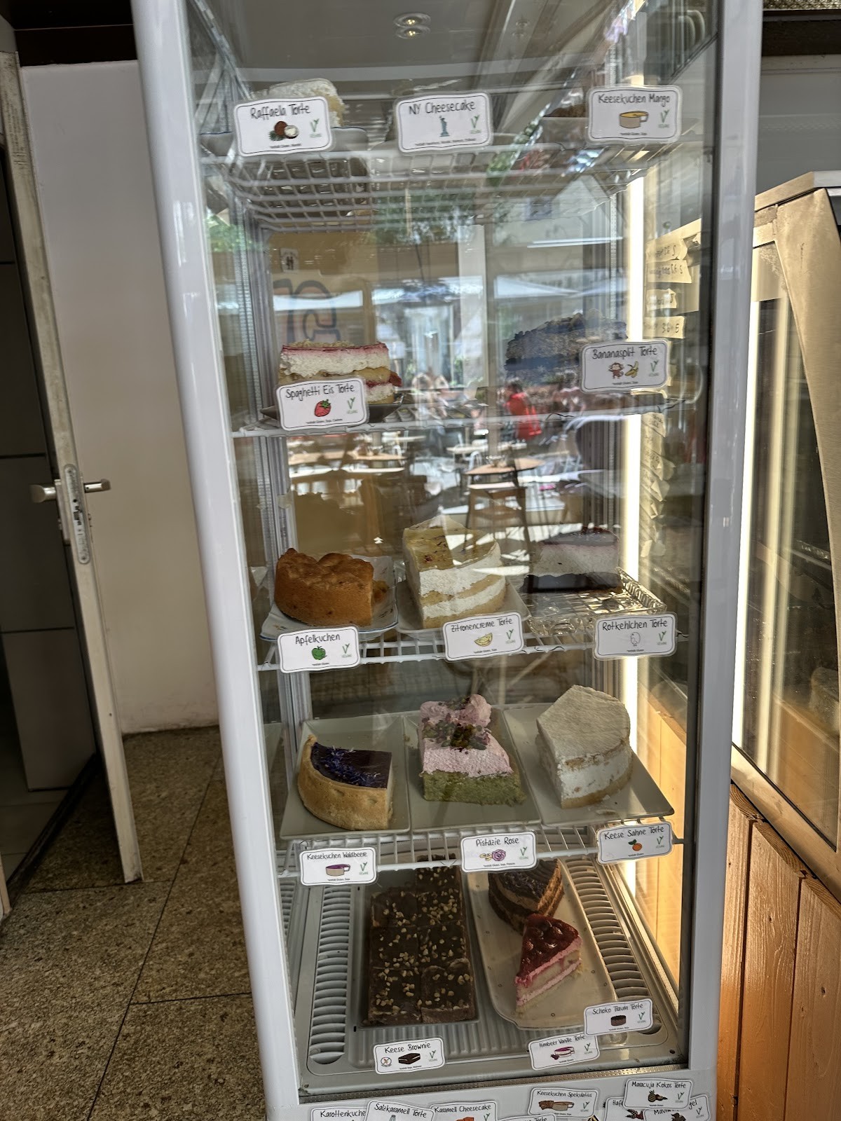 Café Rotkehlchen (Südstadt): food & drinks