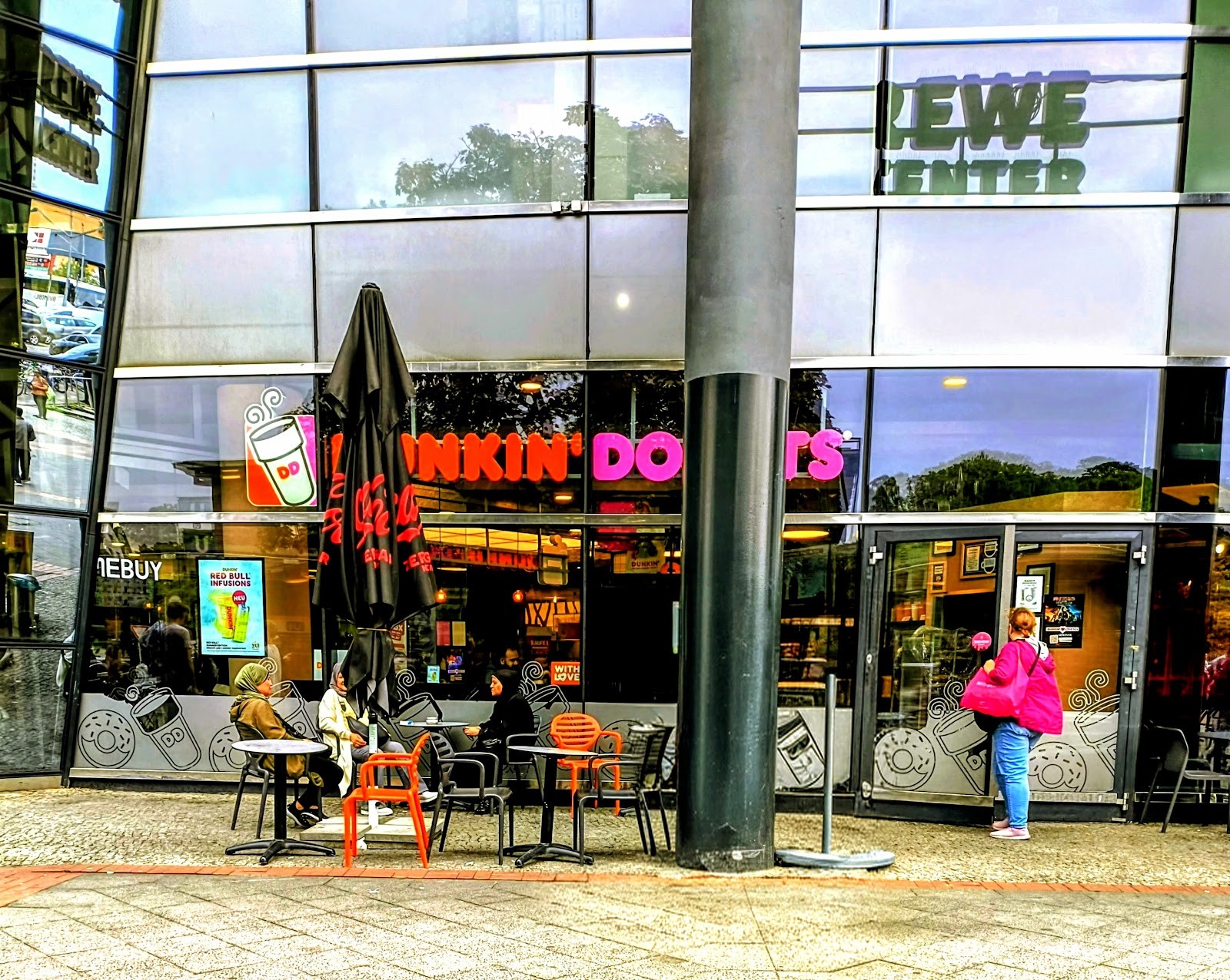Dunkin' Donuts: the place