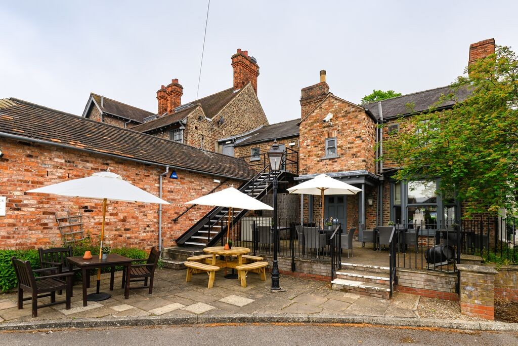 The Fox And Roman: the place