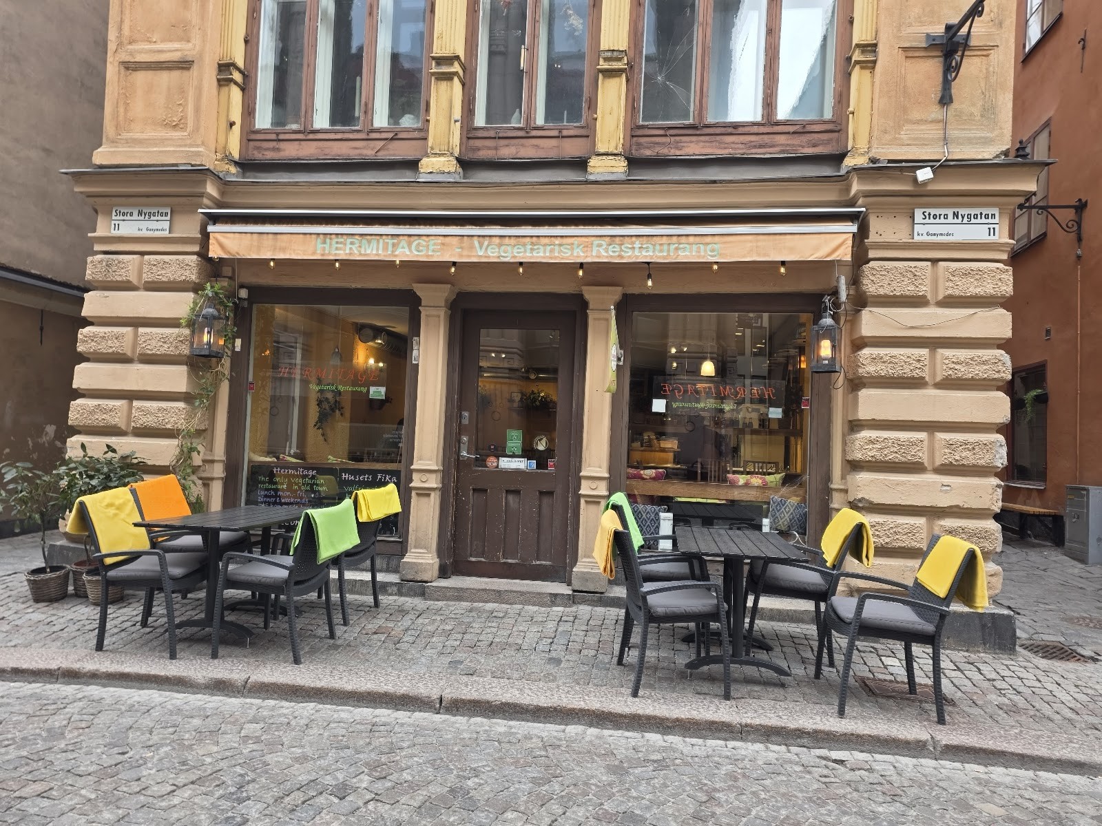 Vegan-Vegetarian Restaurant Hermitage: the place