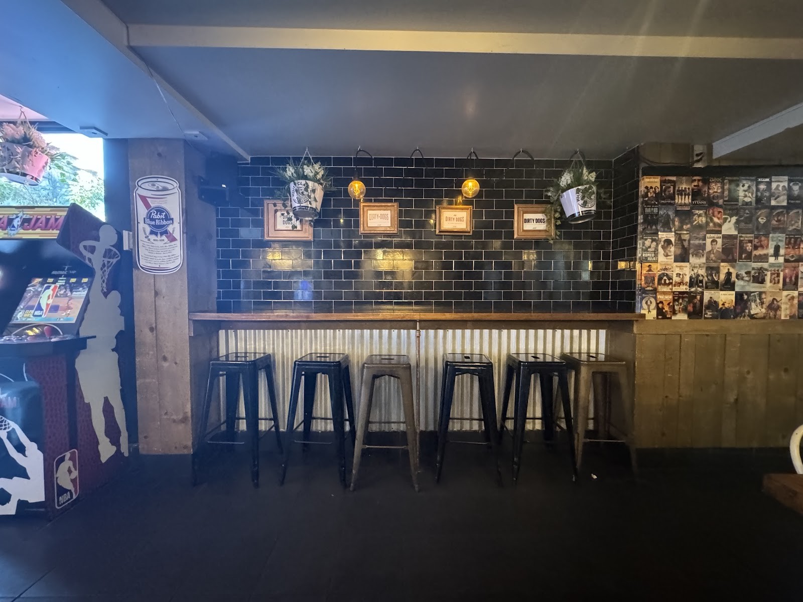 Dirty Dogs: the place