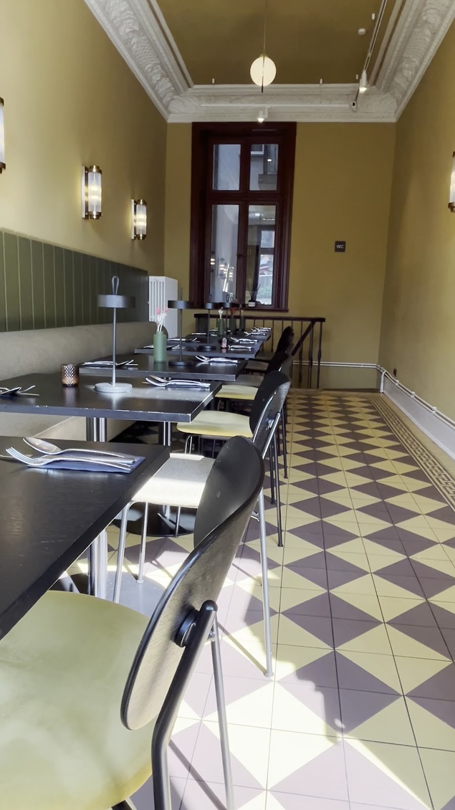 memán restaurant: the place