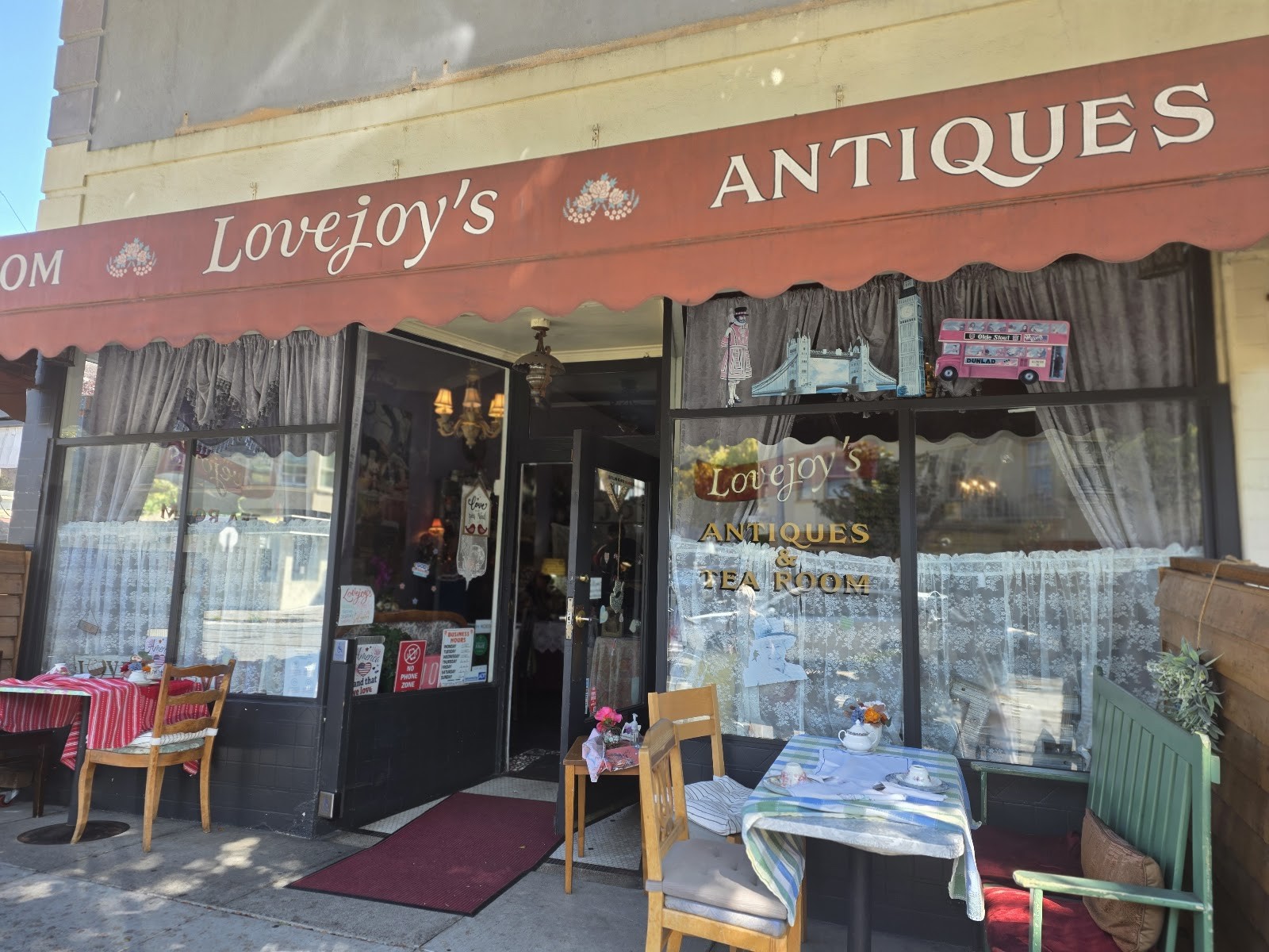 Lovejoy's Tea Room: the place