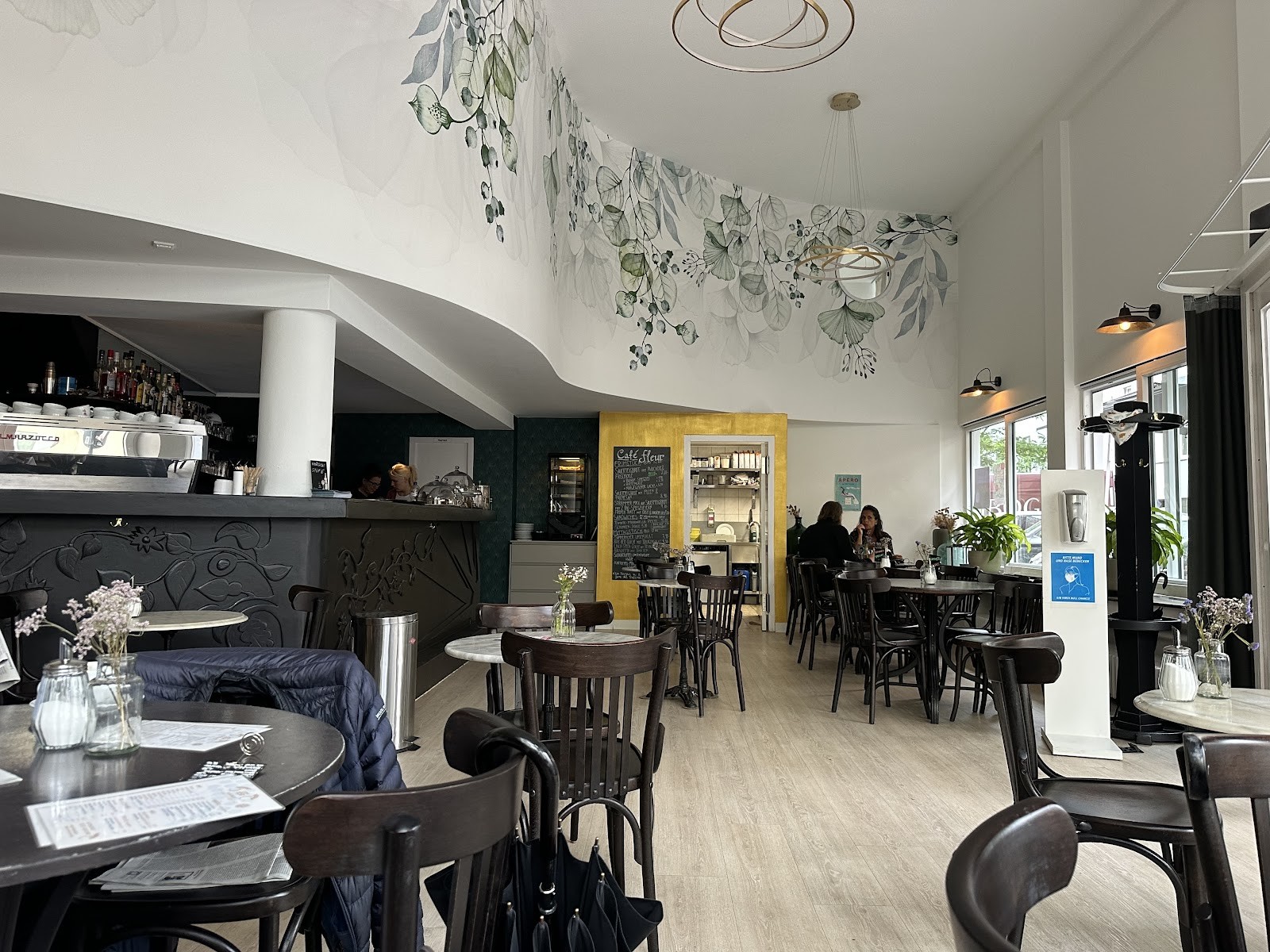 Café Fleur | Bistro & Weinbar: the place