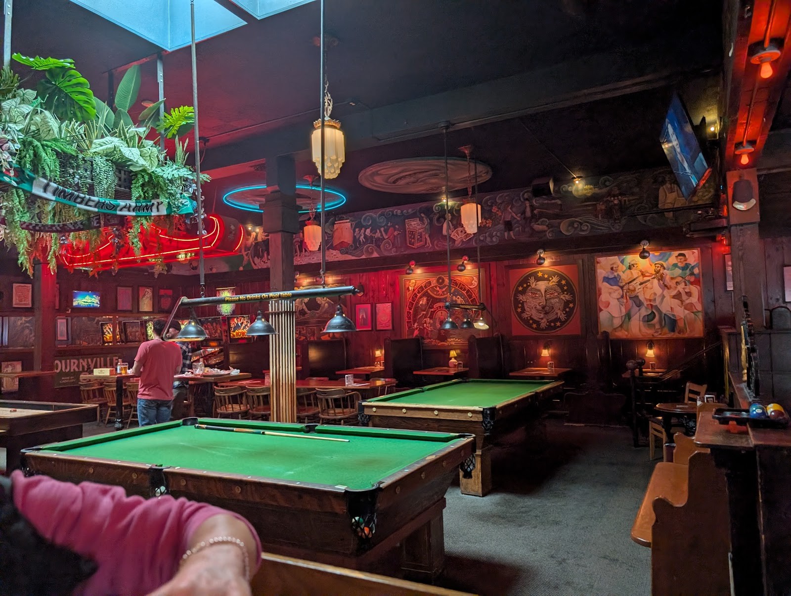 McMenamins Blue Moon Tavern & Grill: the place