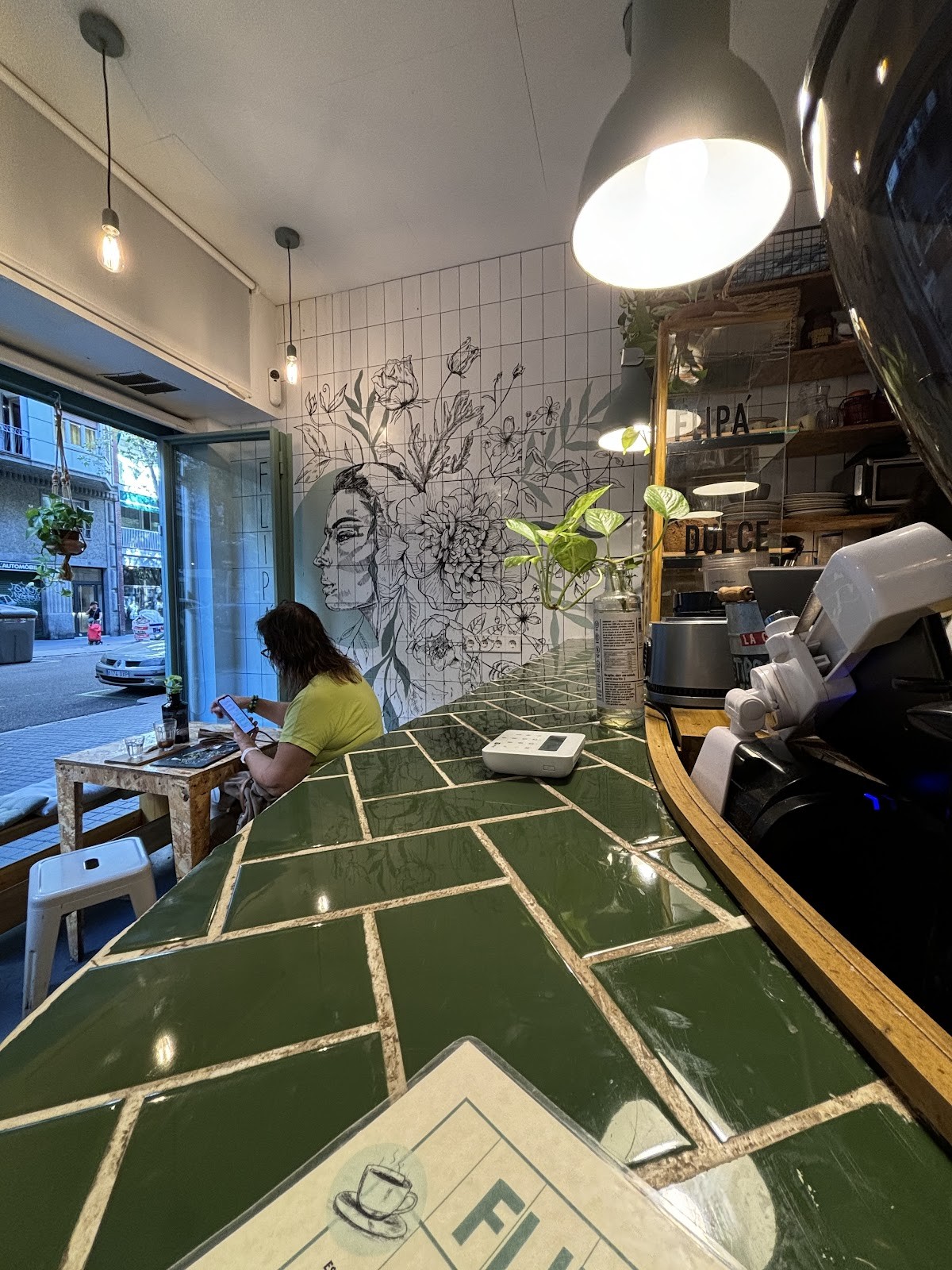 FLIPÁ . brunch & vermut .: the place