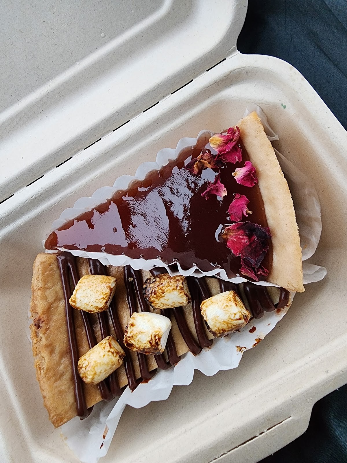 Crust Vegan Bakery: food & drinks