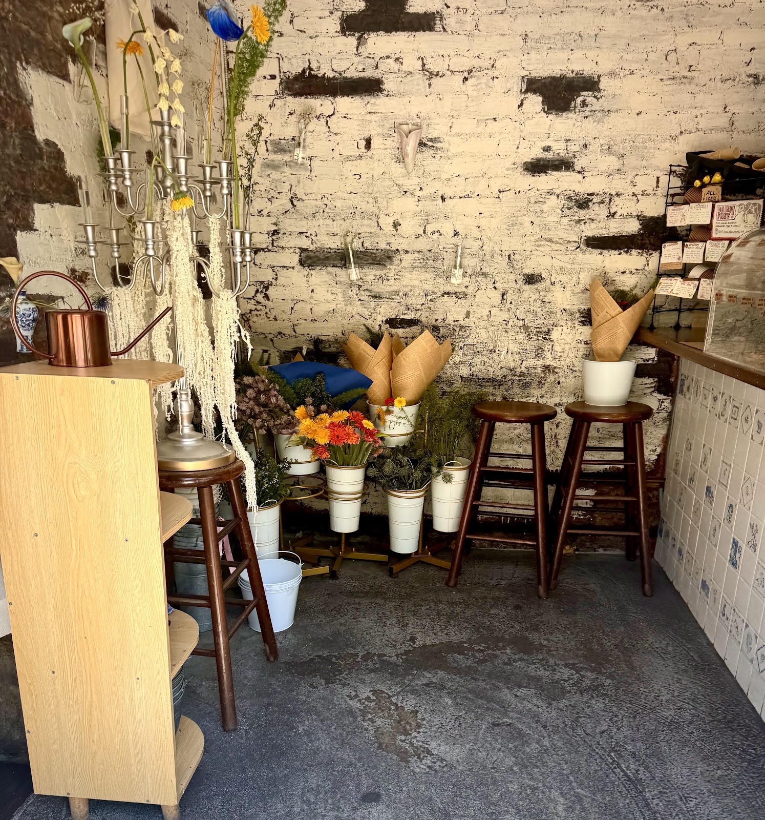 Dialogue Coffee & Flowers: the place