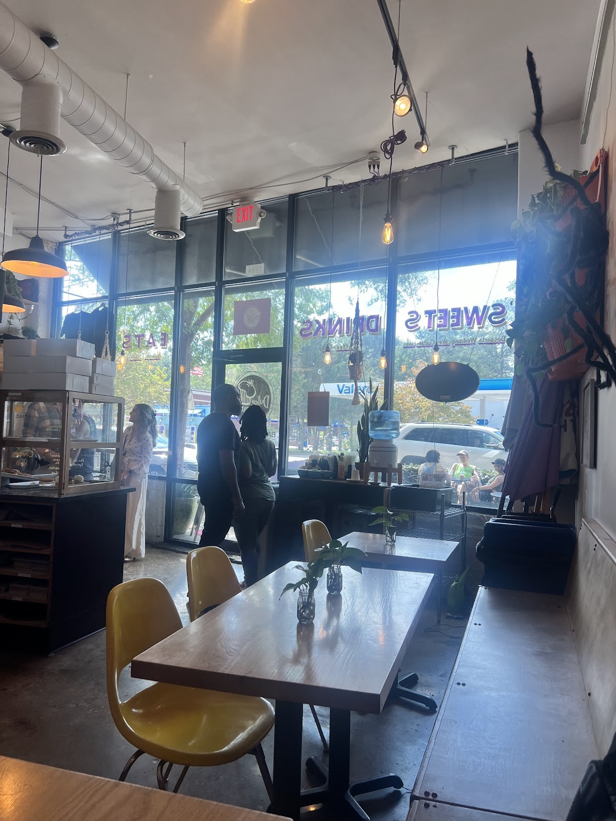 Dulce Vegan Bakery & Cafe: the place