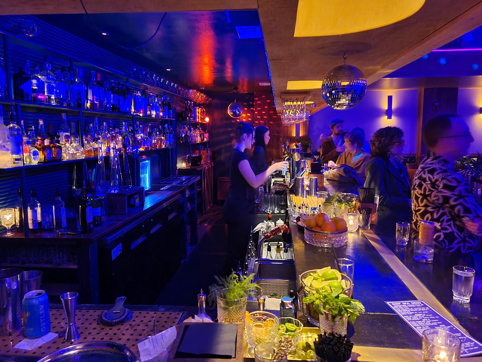 Flamingo Cocktail Club: the place
