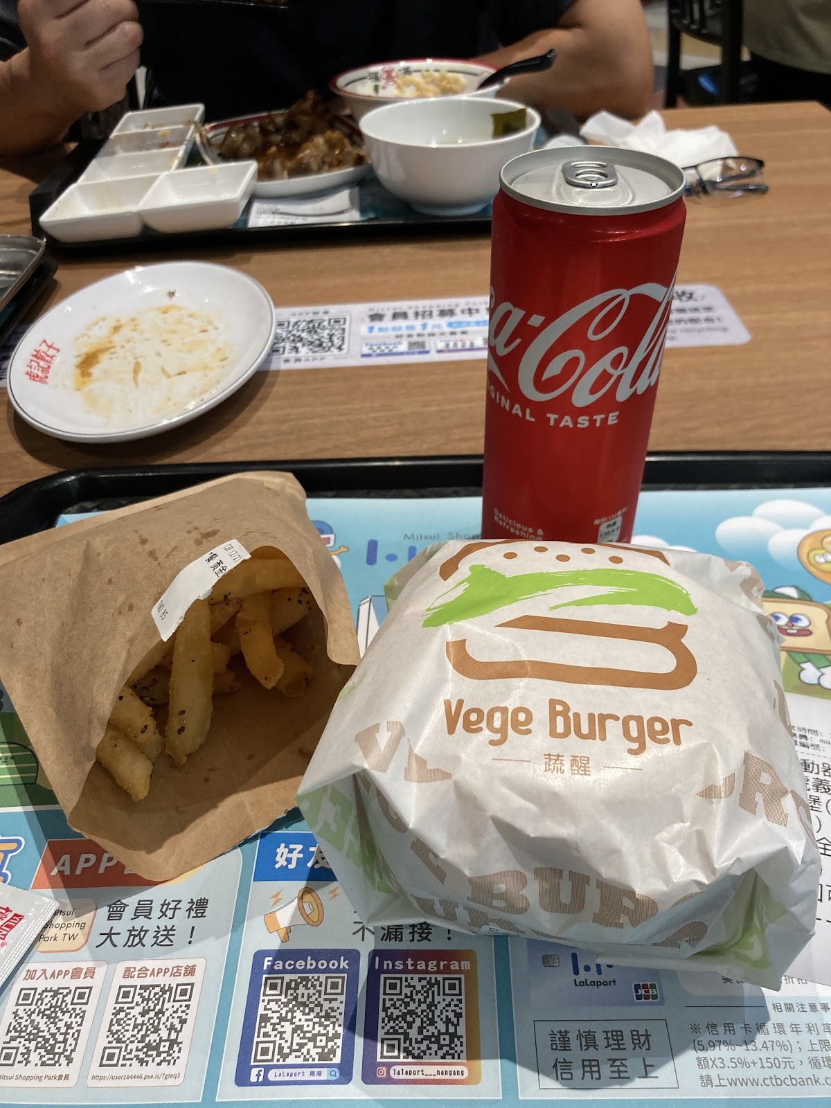 Vege Burger: food & drinks