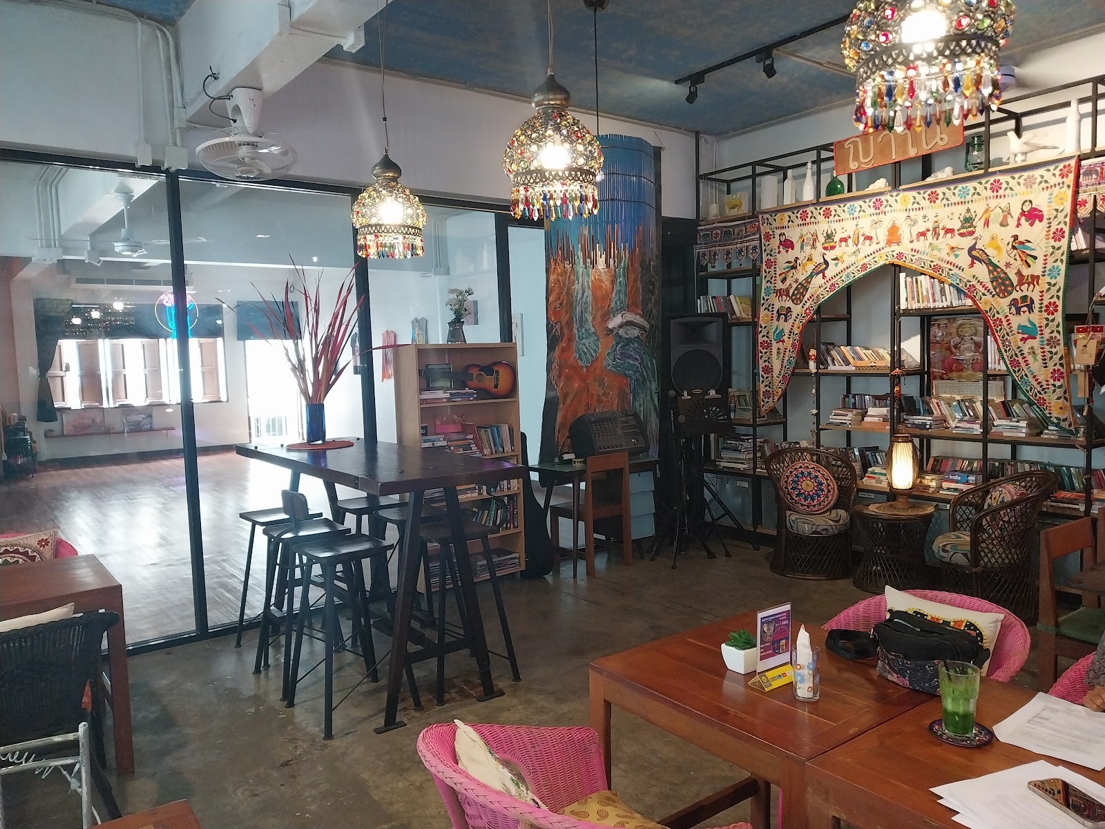 Yogis Spicy Cafe': the place