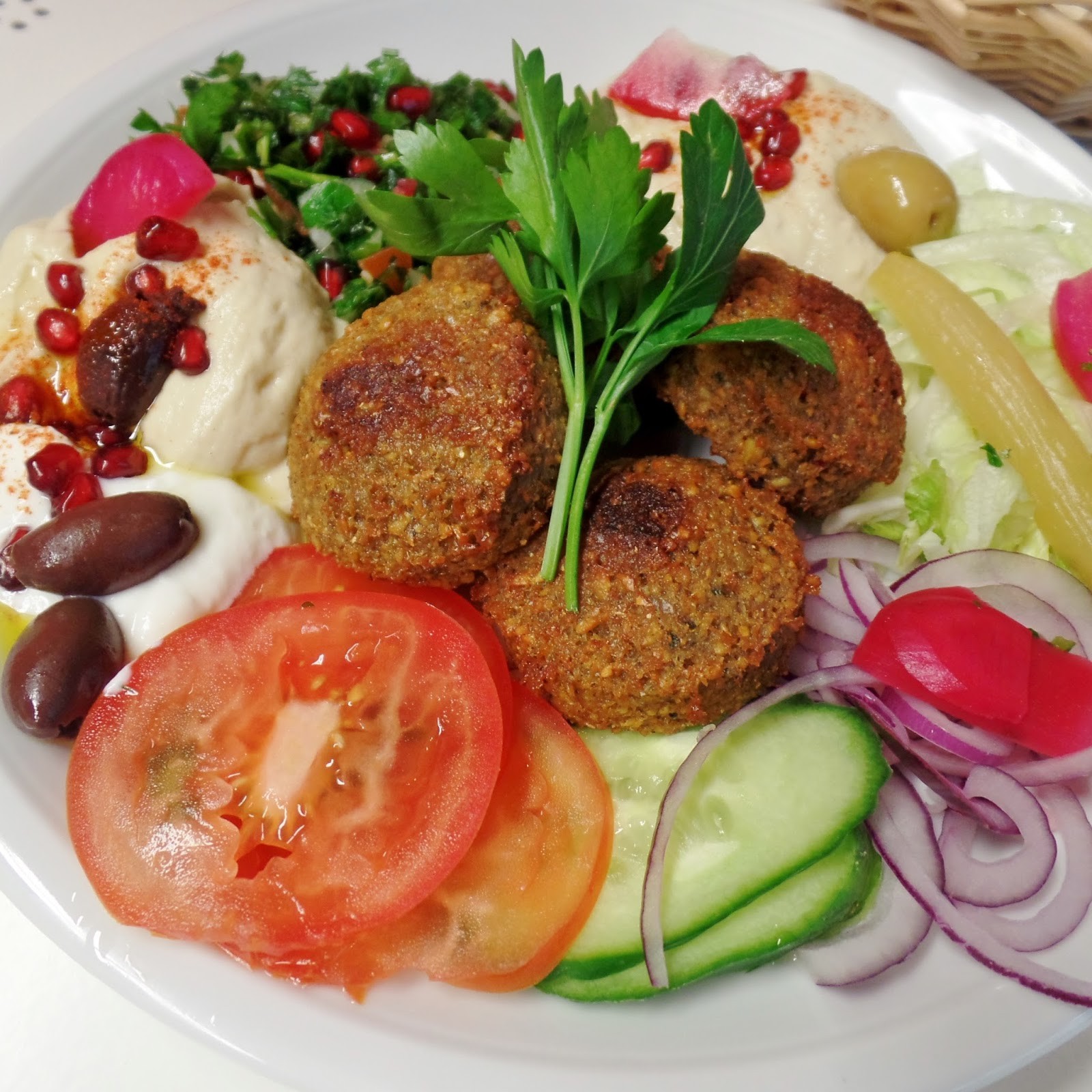 Make Falafel Not War Halal Restaurant: food & drinks