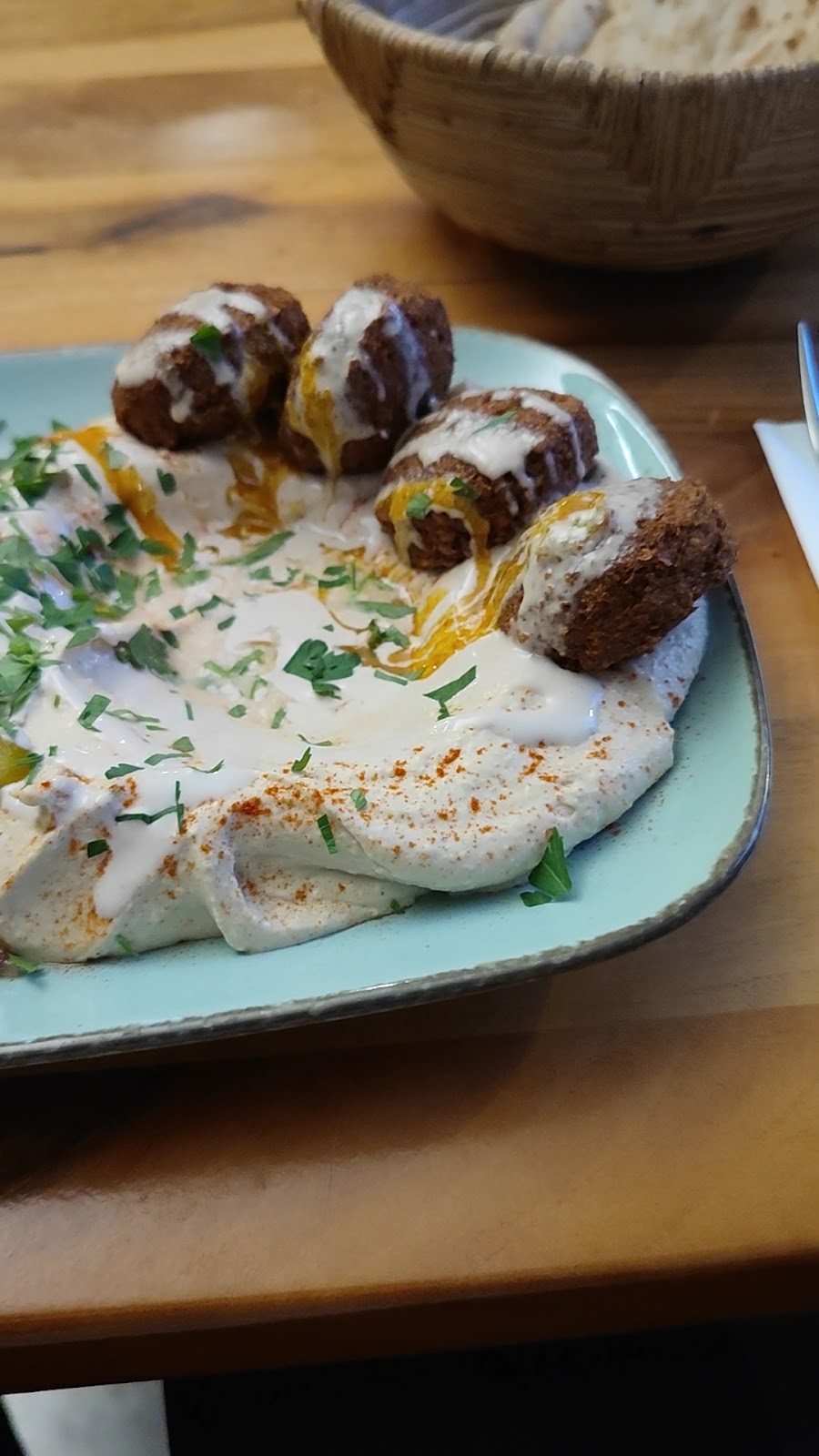 Hummus Küch': food & drinks