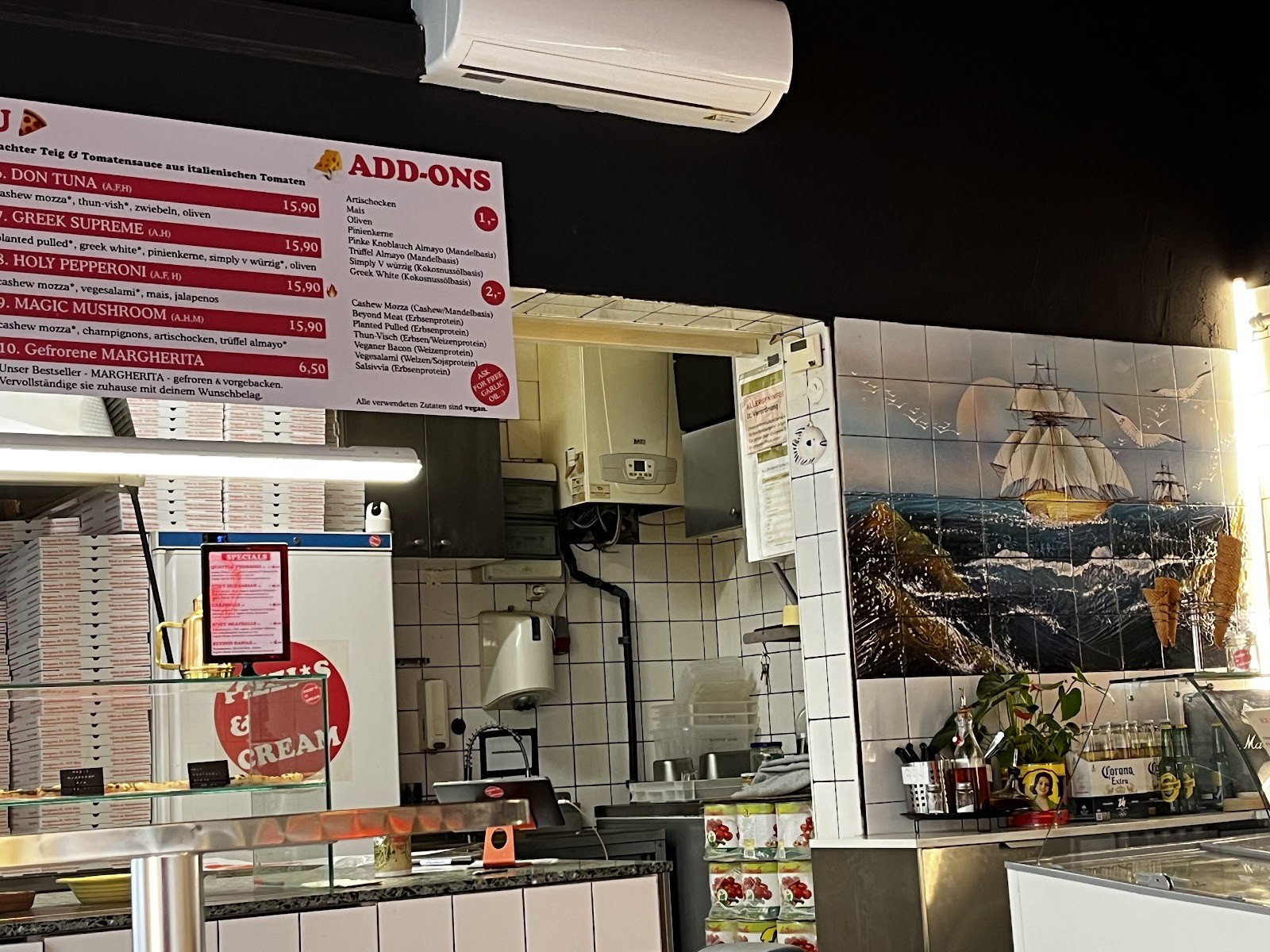 Pizzis and Cream: the place