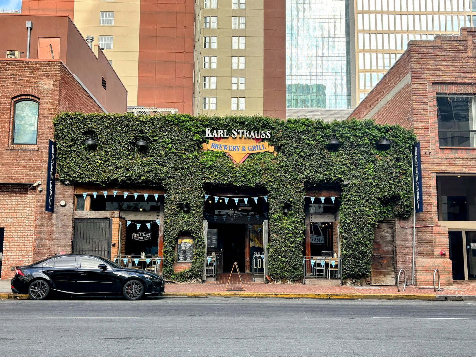 Karl Strauss Brewing Company: the place