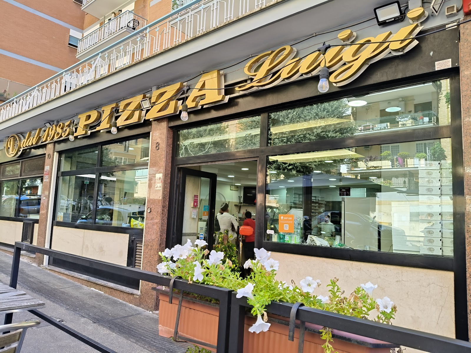 Pizza Luigi: the place