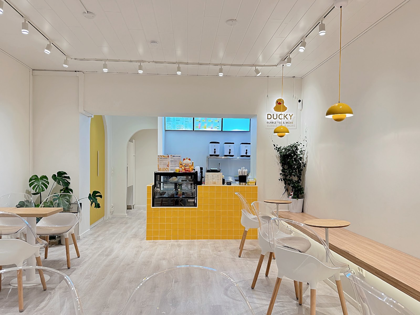 Ducky Bubble Tea & More: the place