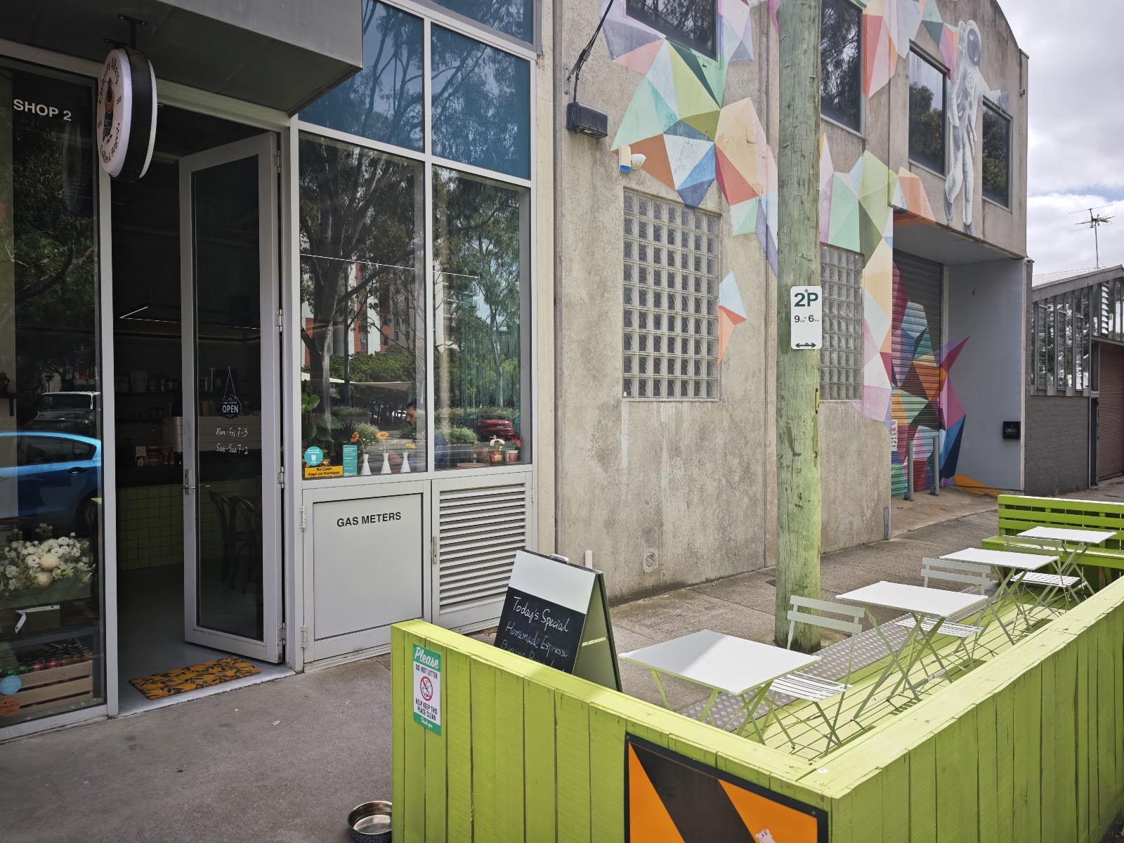 Lumen Alley Coffee & Bagels: the place