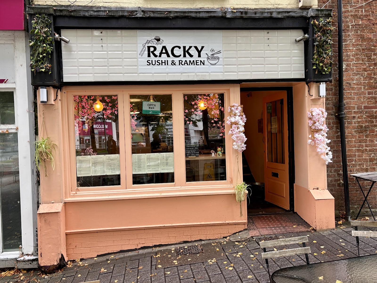 Racky Sushi & Ramen: the place
