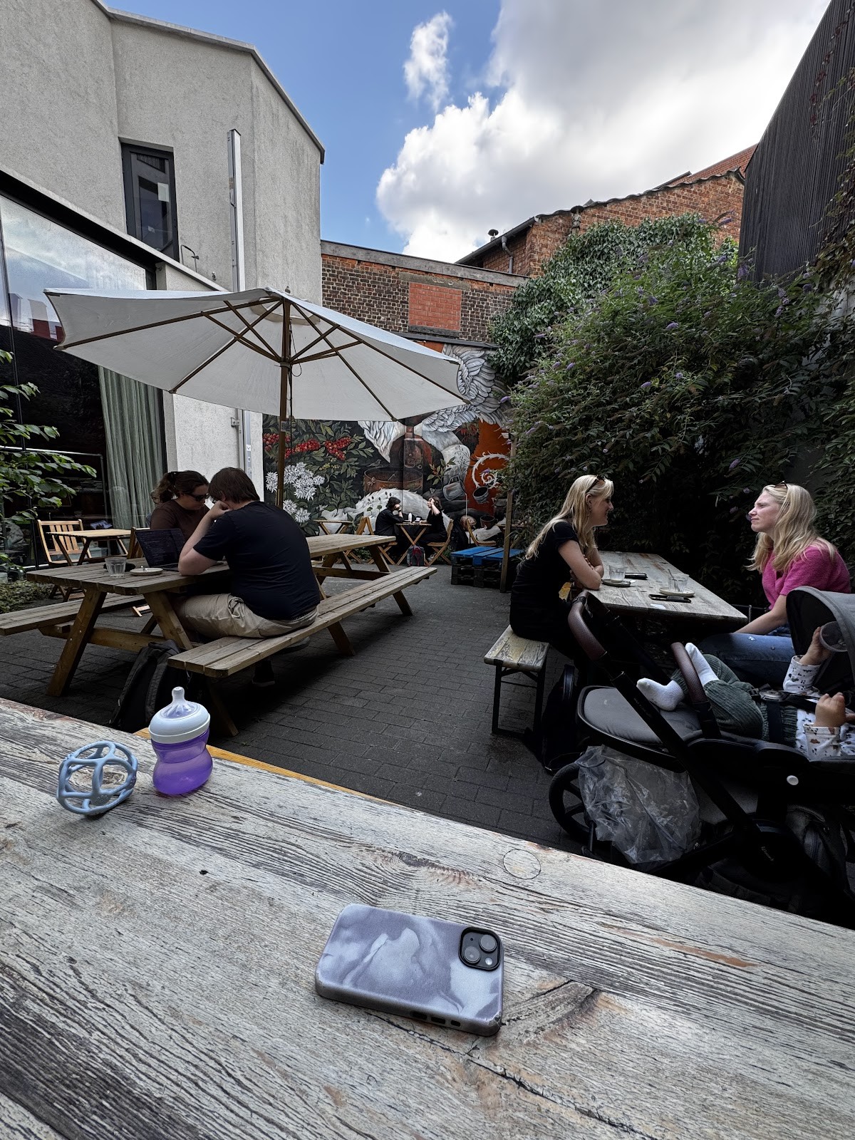 Full Circle Coffee Bar and Roastery - Zuid: the place
