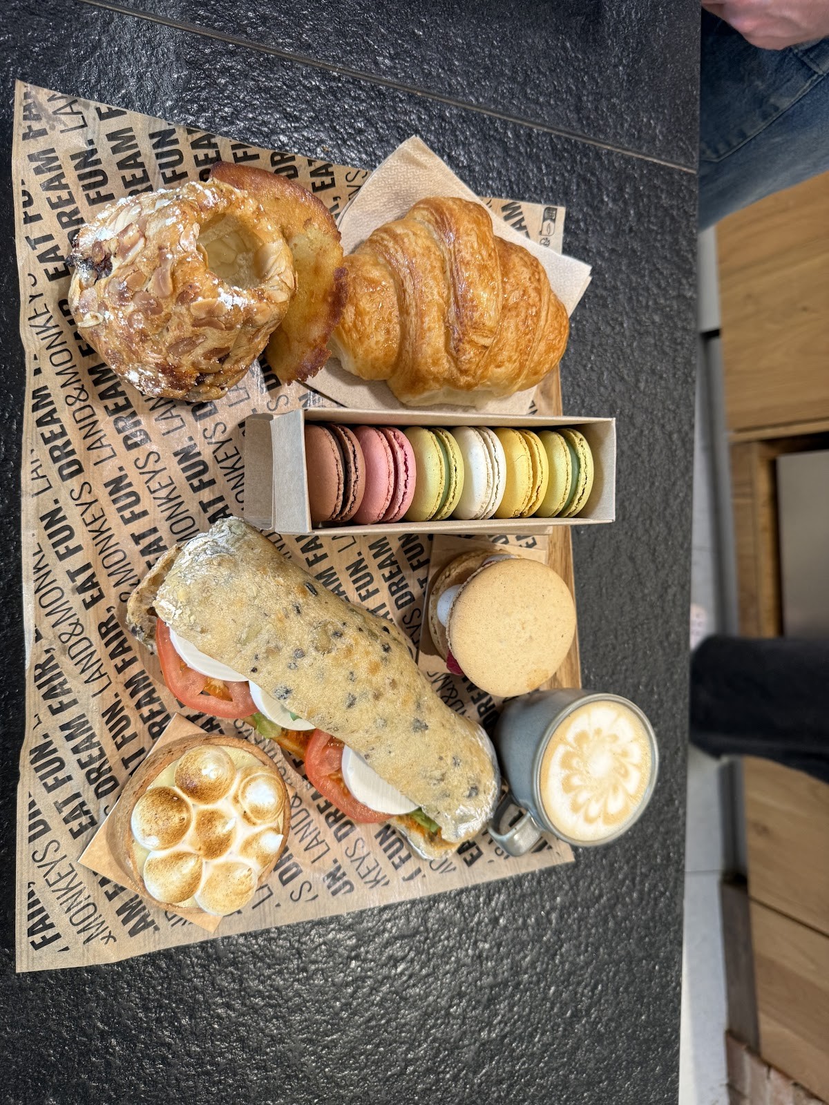Land&Monkeys Montmartre: food & drinks