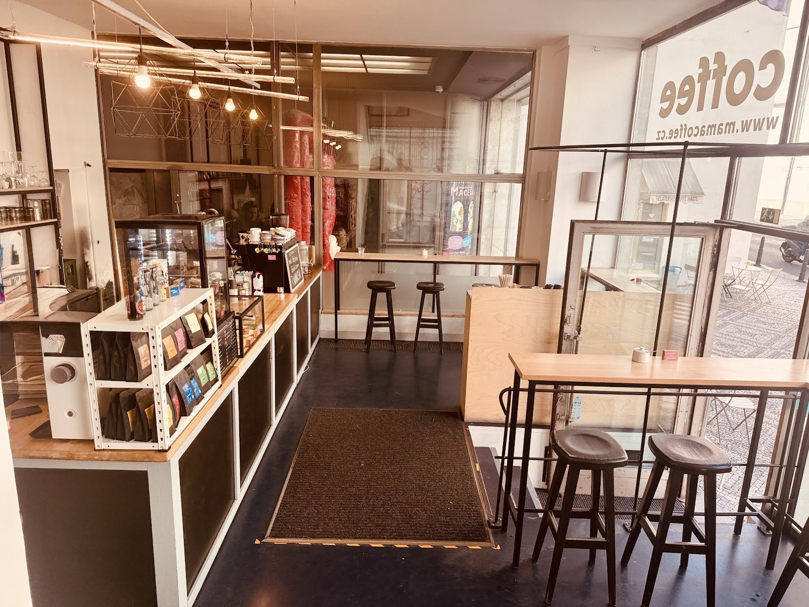 mamacoffee: the place