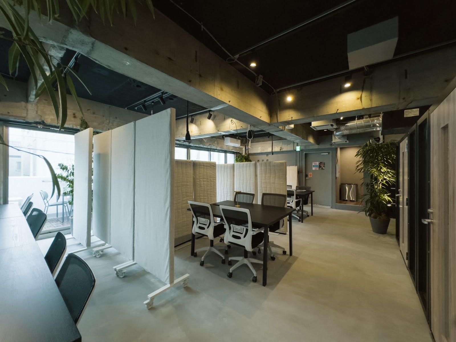 OVER COFFEE HUB (Coffee & Coworking): the place