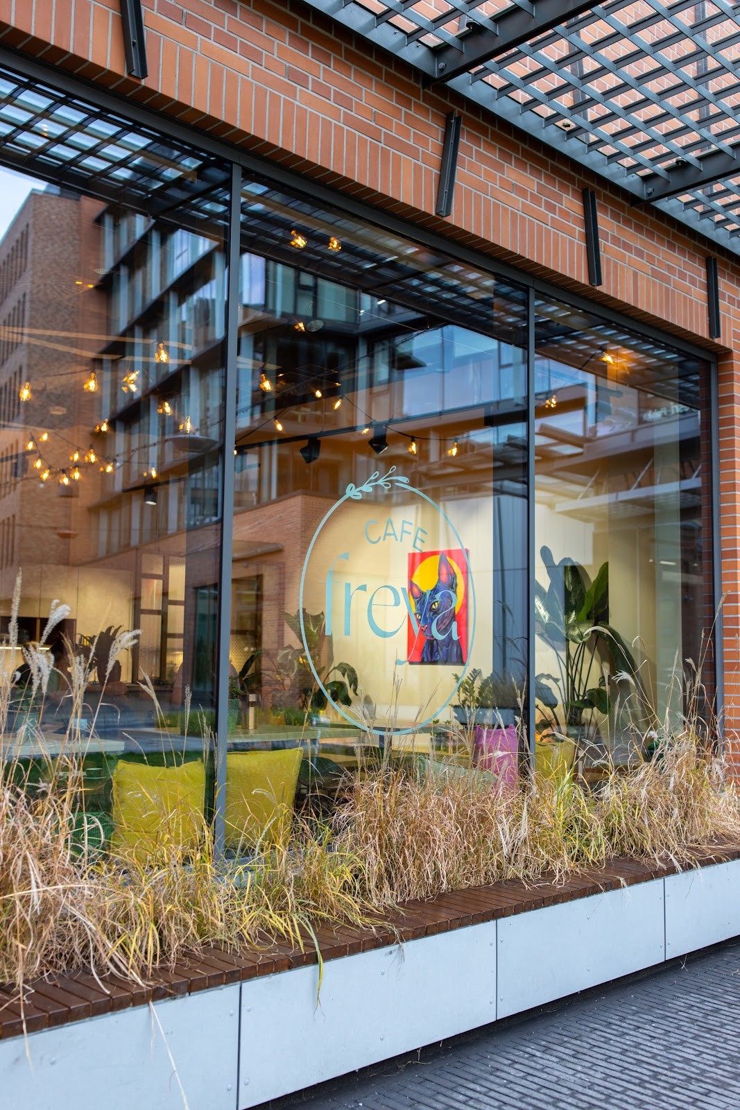 FREYA CAFE KONESER: the place