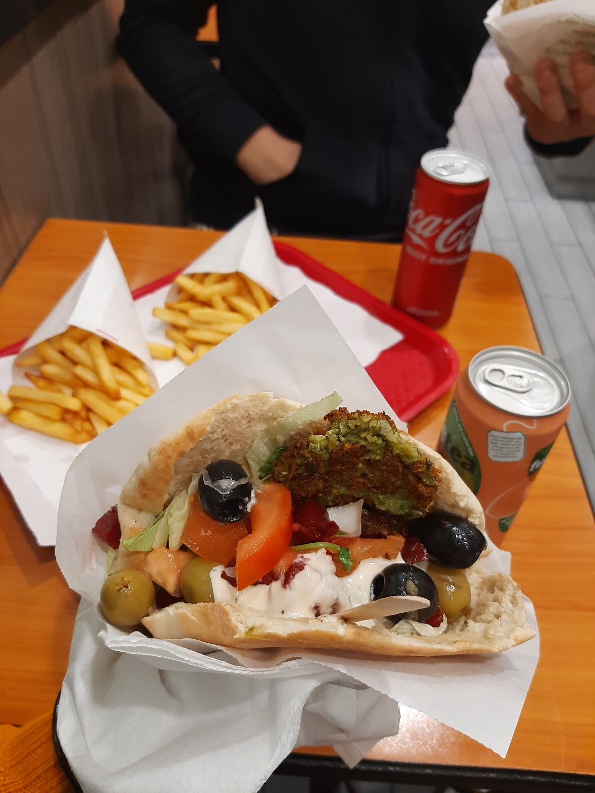 Maoz Falafel: food & drinks