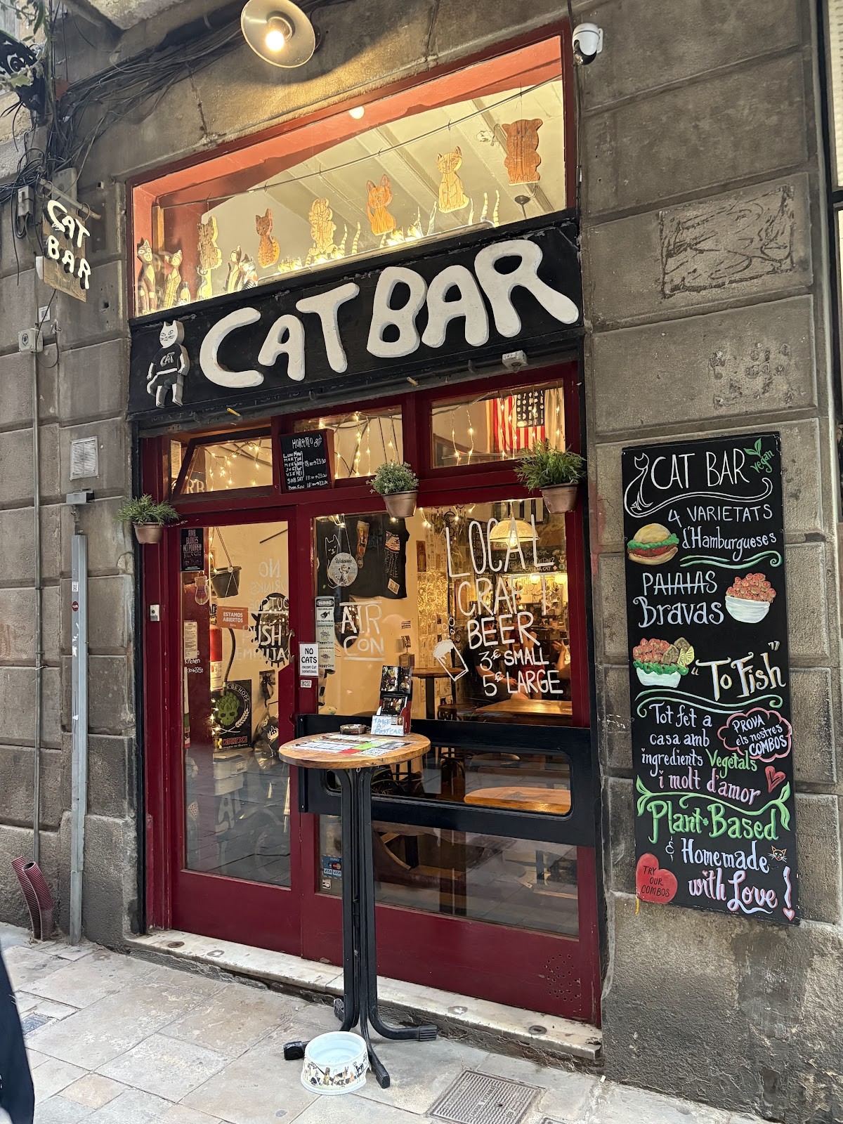 Vegan Cat Bar: the place