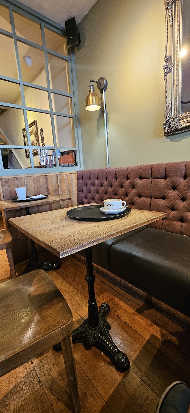 Caffè Nero: the place