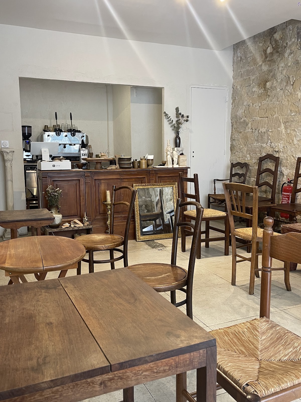 Vestiges café: the place