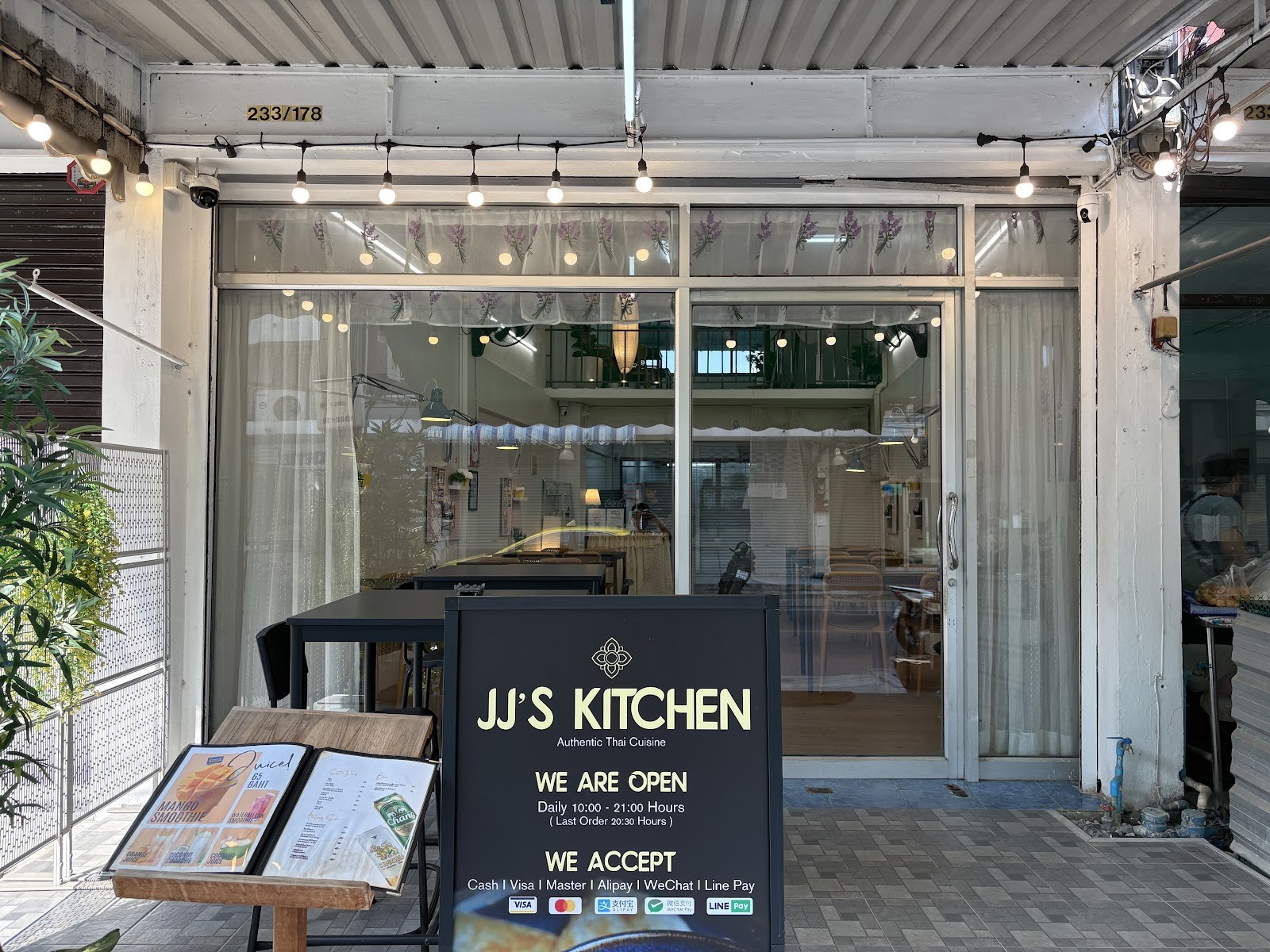 JJ's Kitchen Restaurants (Vegetarian options): the place